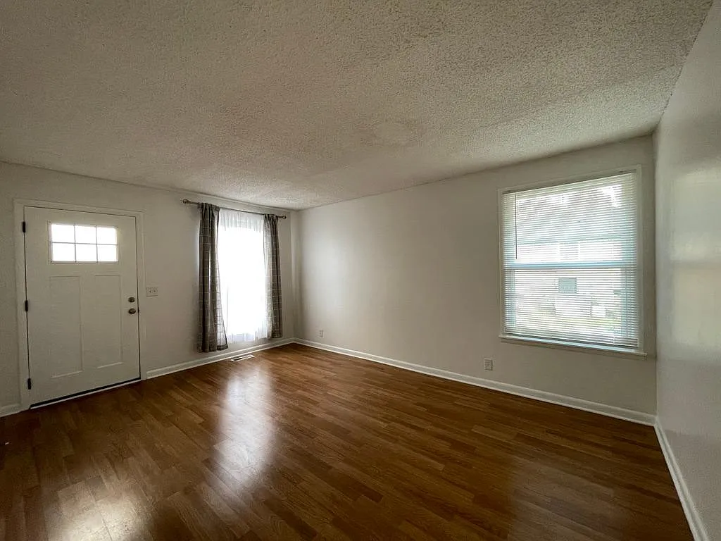 3112 Lealand Ln — Photo 2