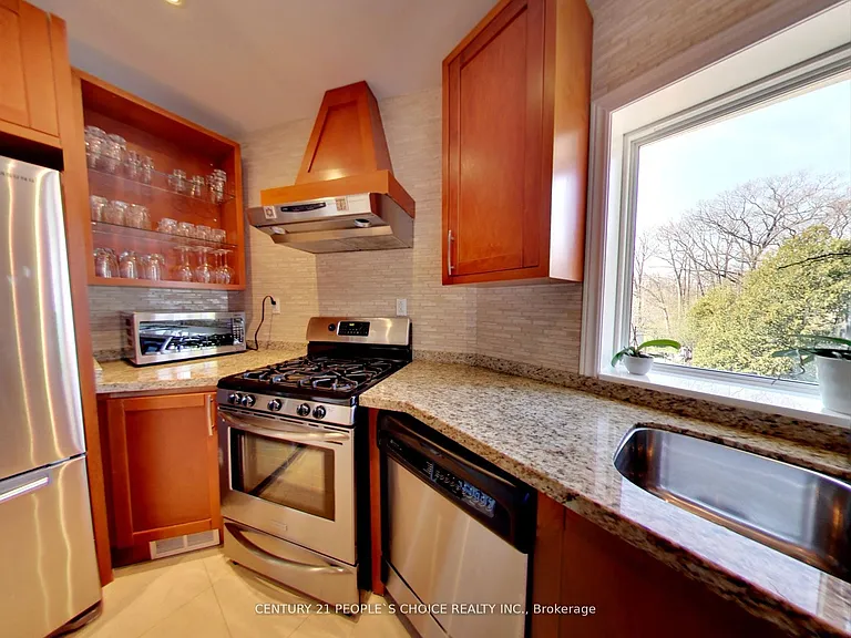 63 Stephen Dr — Photo 3