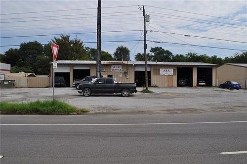 4th image of 2210 N Highway 175