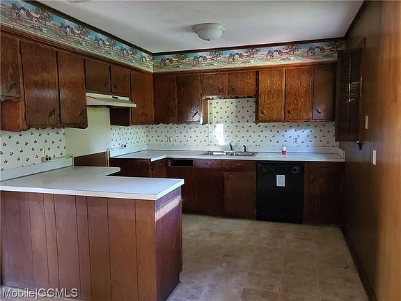 2nd image of 10610 Mildred Ave