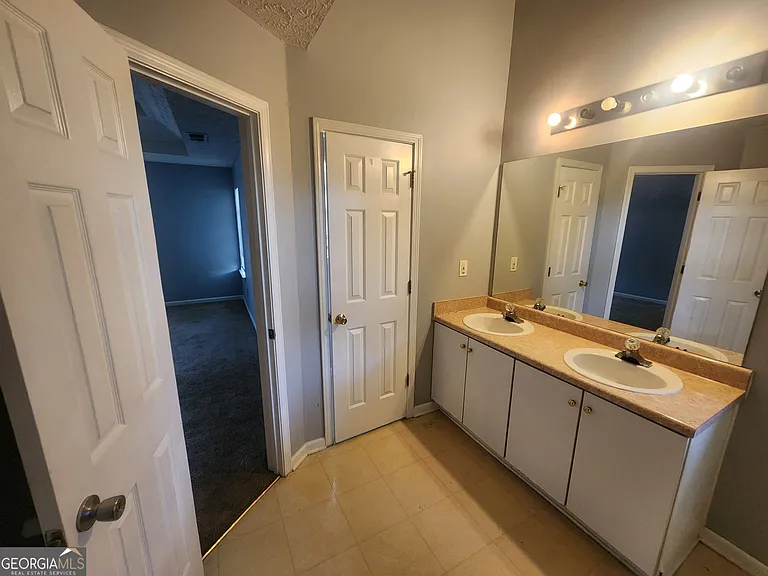 5748 Wellborn Creek Dr — Photo 4