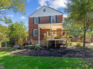 2708 Farnsworth Dr, Alexandria, VA 22303