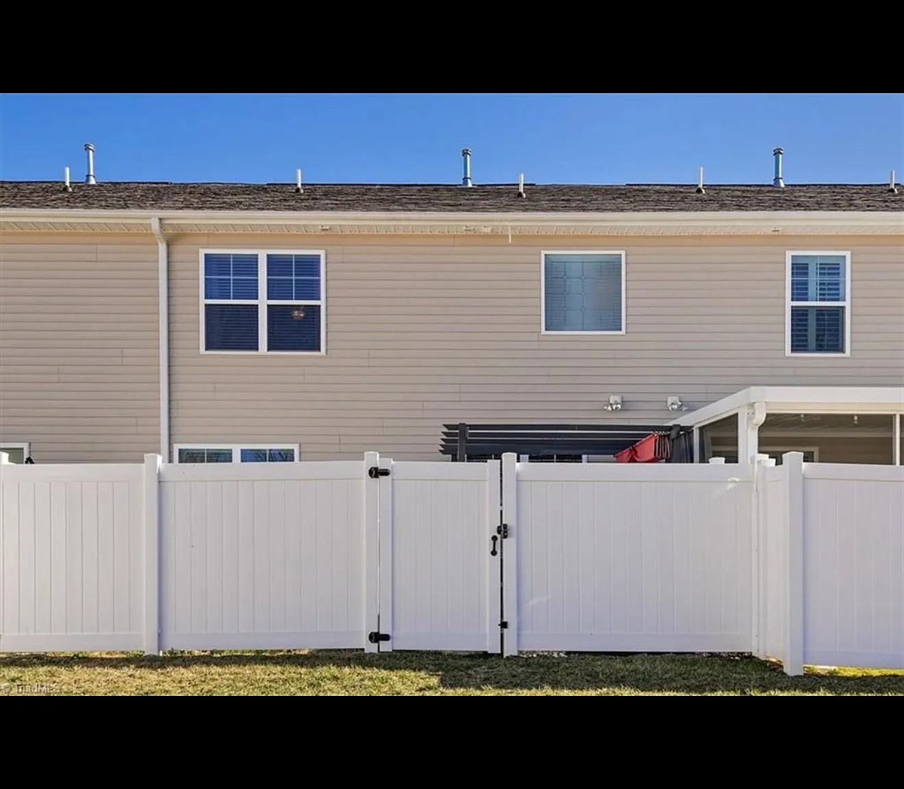 4 bed, 2439 sqft, $2,390 — Photo 1