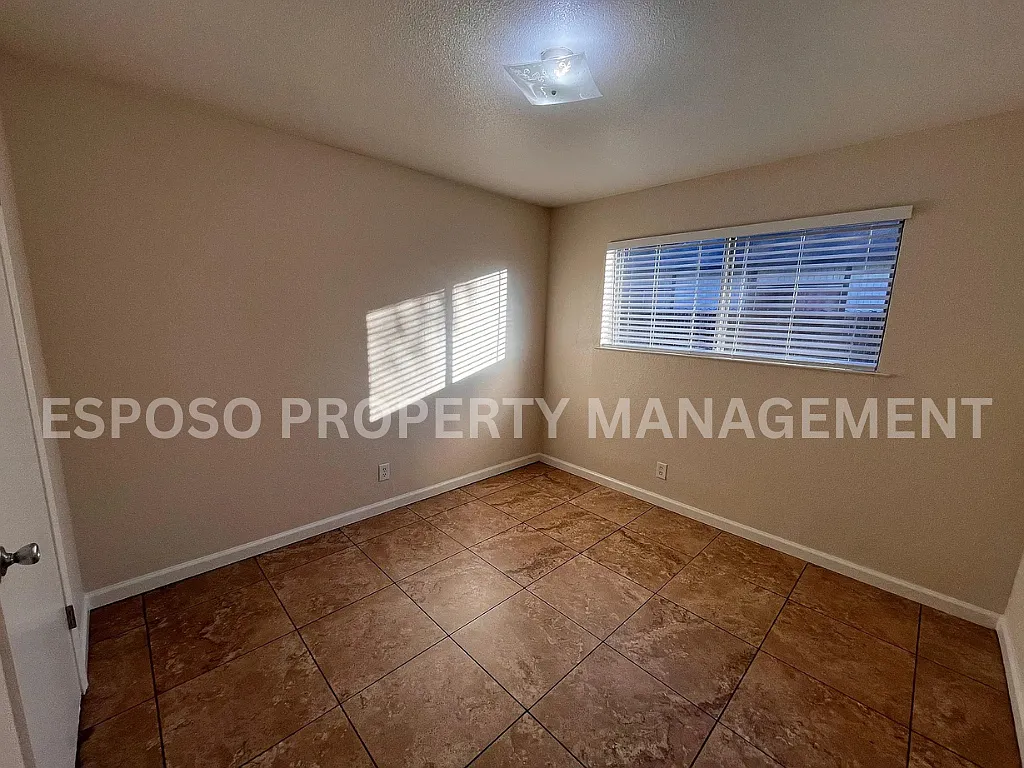 3 bed, 1100 sqft, $1,450 — Photo 3