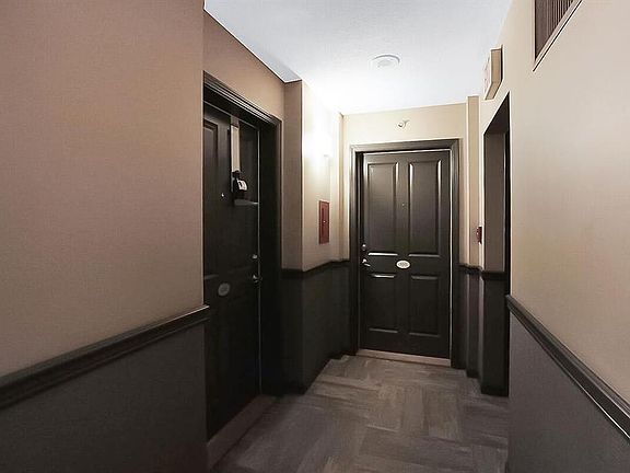 3rd image of 650 W 10th St SW #306