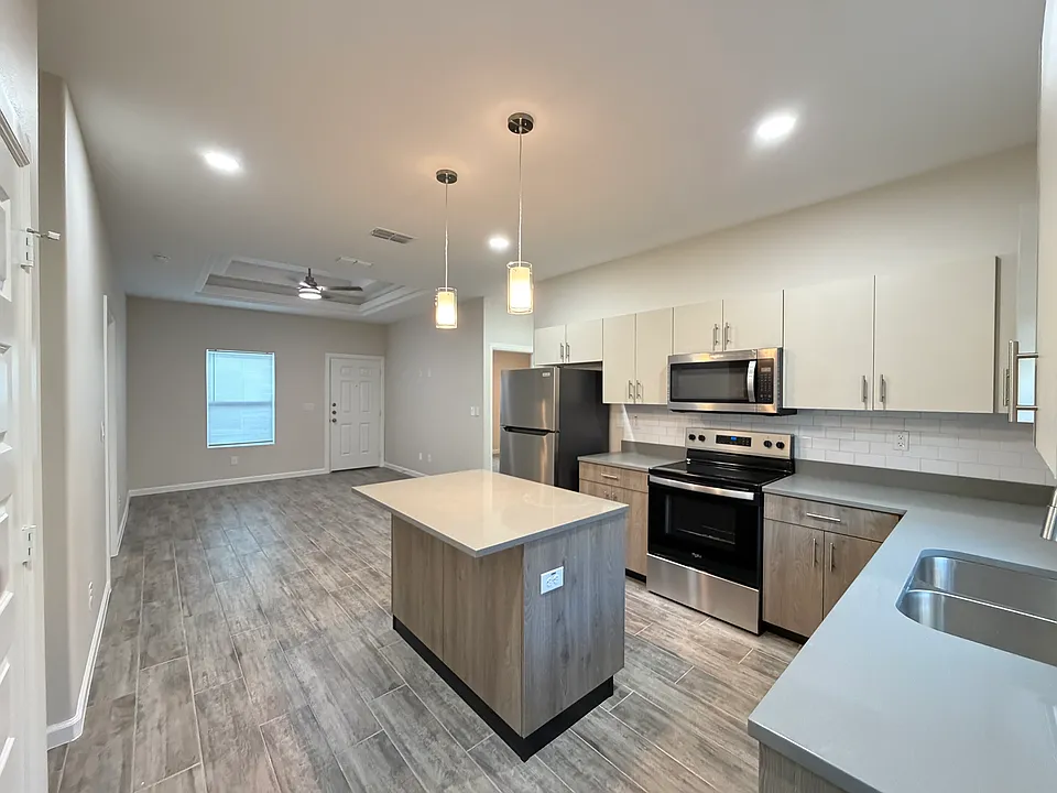 3800 Ventura Ave #3