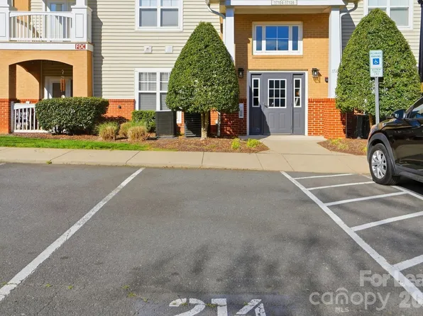 17122 Red Feather Dr, Charlotte, NC