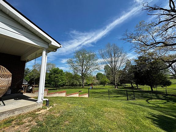 5th image of 2221 Campground Rd