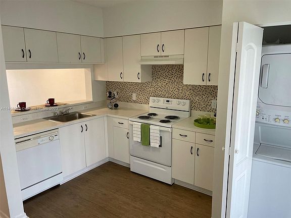 4th image of 16787 Hemingway Dr