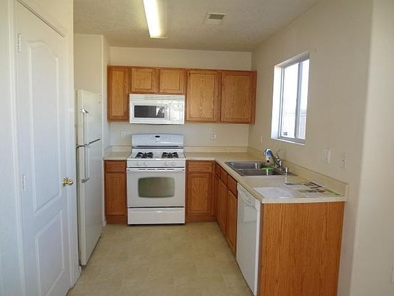 5th image of 105 Avenida Jardin