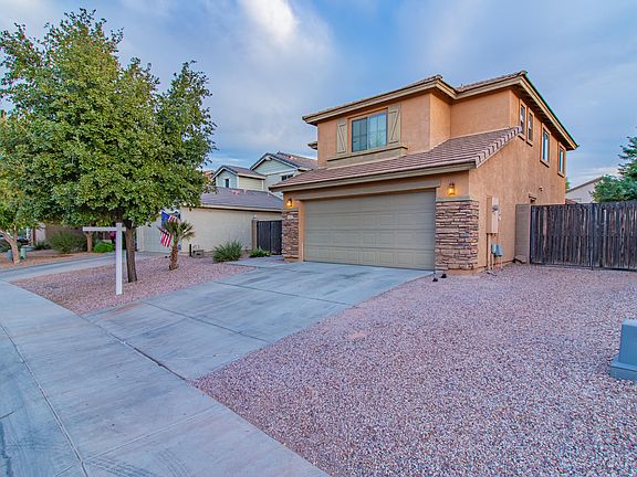 3rd image of 2605 W Half Moon Cir