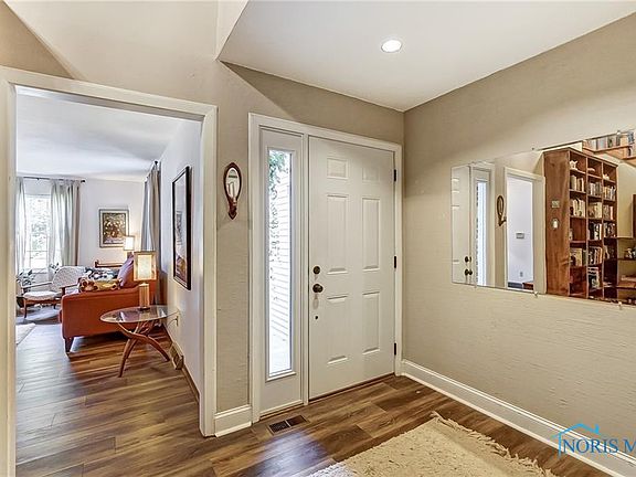 3rd image of 521 Monroe Ct