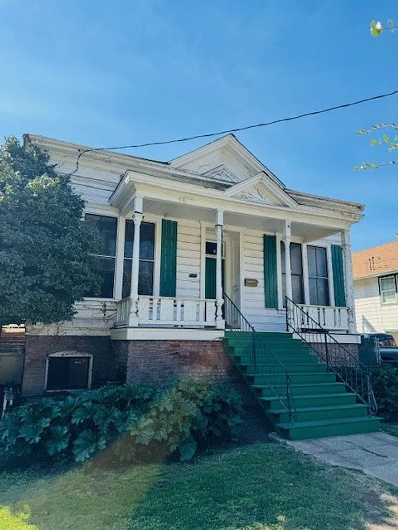 *Reserve NOW for Summer 2027* Great 3 Bedroom house close to campus — Photo 1