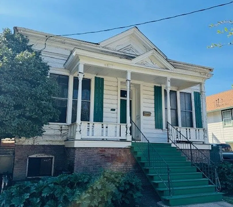 228 Ivy St