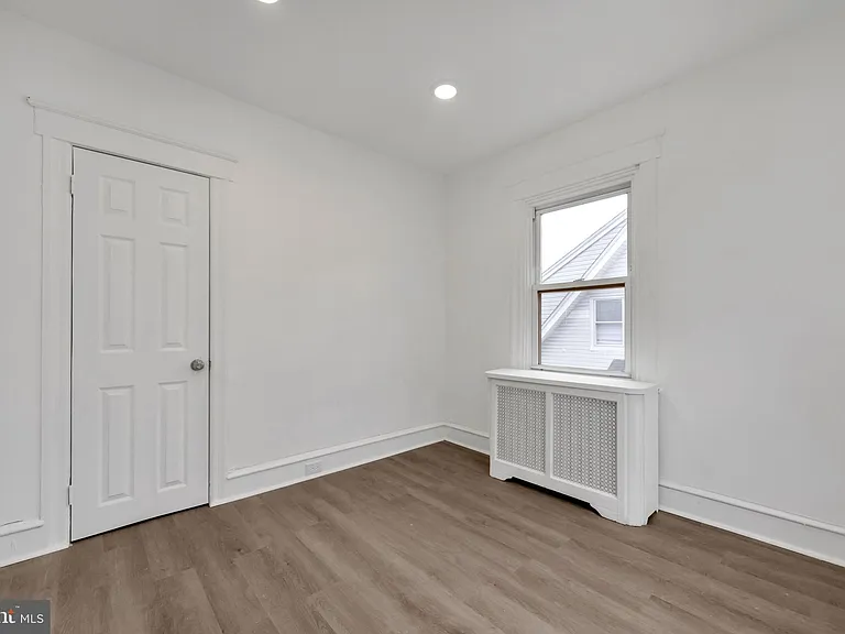12 Montrose Ave — Photo 9