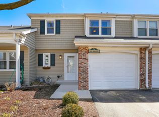 25W011 Keswick Ln, Naperville, IL 60540