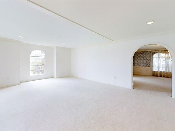 4th image of 3119 Lake Shore Dr