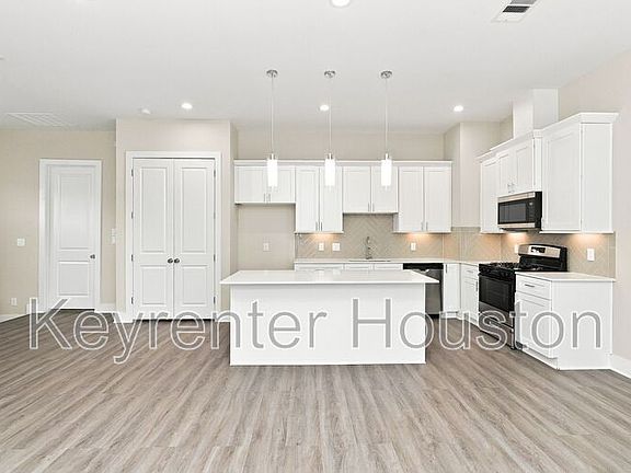 3rd image of 8316 Curry Rd #A