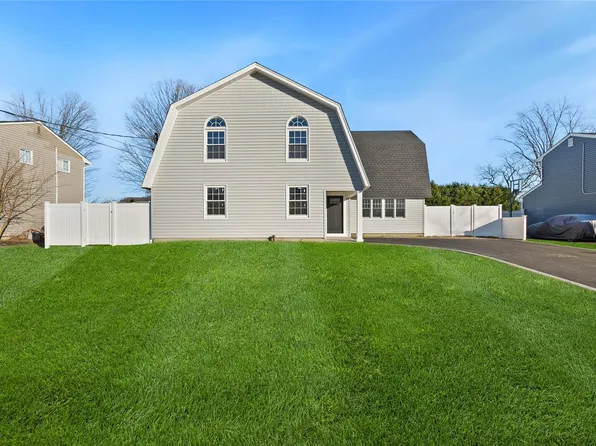 33 Cannon Drive, Holbrook, NY 11741