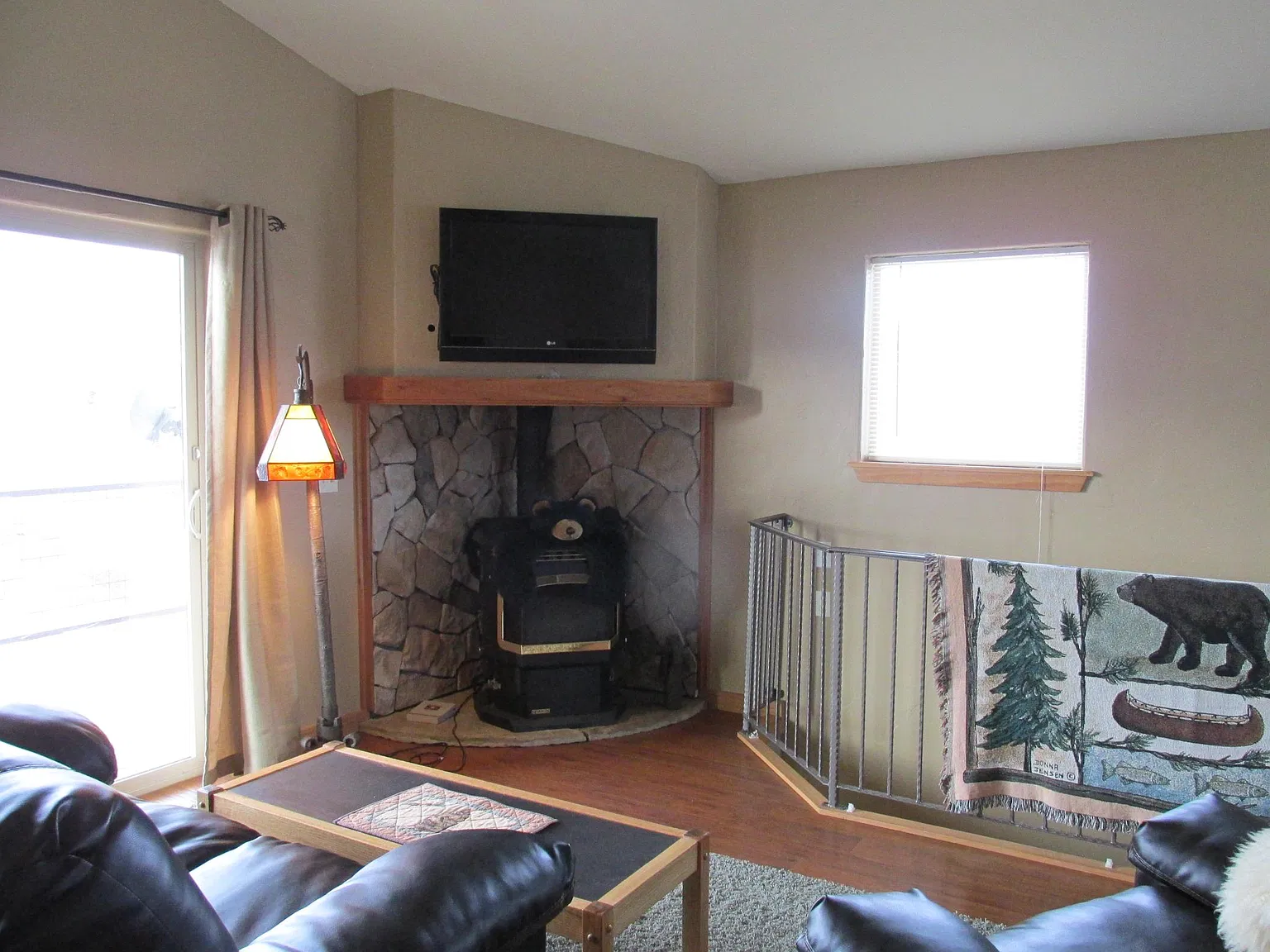822 Lindstrom Rd — Photo 4