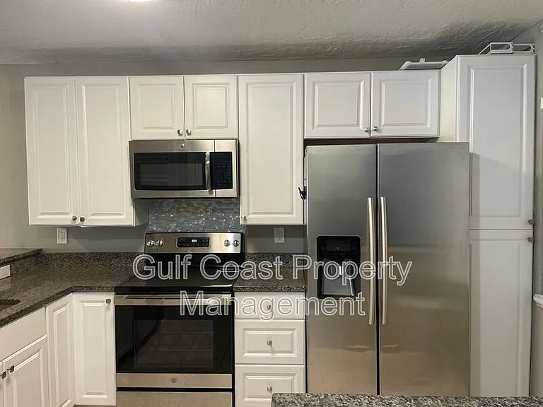 2124 N Tamiami Trl #102 — Photo 3