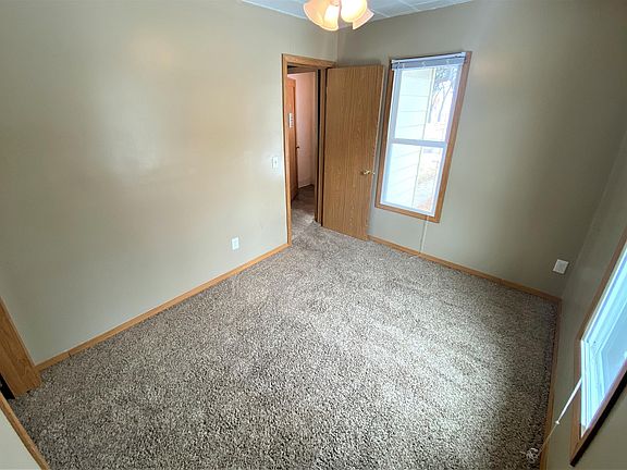 5th image of 202 N Lincoln St #1