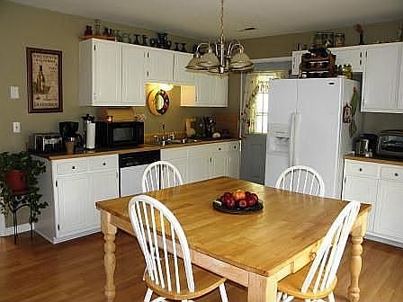 LARGE CUSTOM KITCHEN 