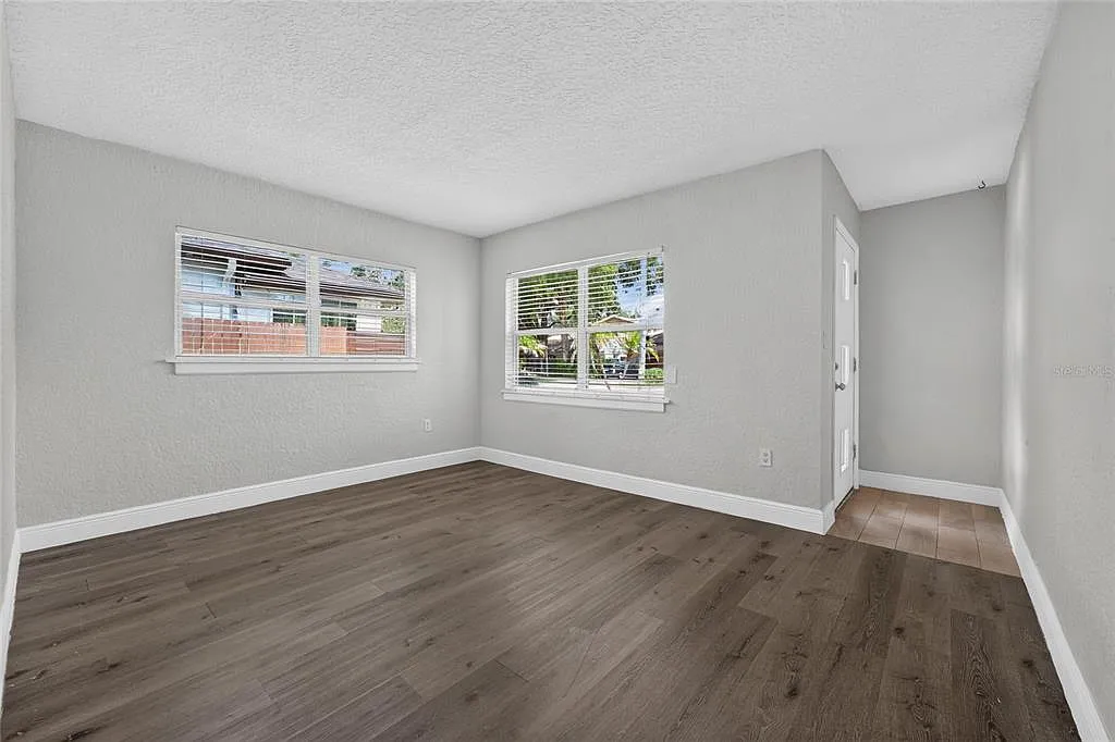 2 bed, 1.0 bath, 754 sqft, $1,900 — Photo 3