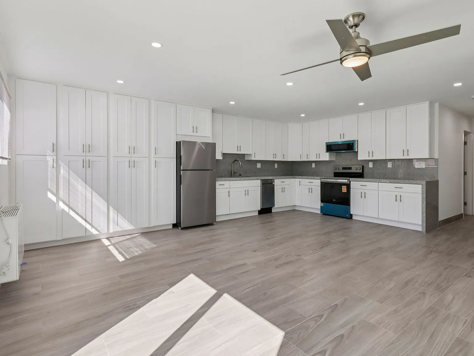 738 S Orange Ave — Photo 2