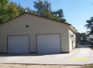 807 N 4th St, Garden City, KS 67846