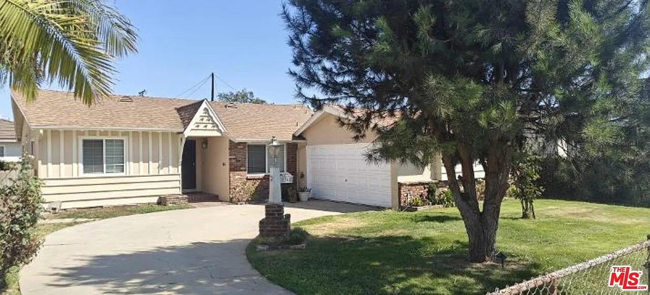 3 bed, 2.0 bath, 1400 sqft, $3,800 — Photo 1