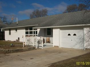 317 E Dent St, Gilman, IL 60938