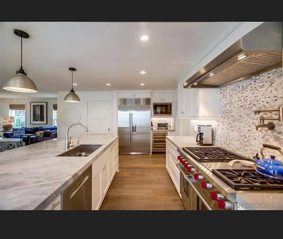 5 bed, 5.5 bath, 3609 sqft, $14,995 — Photo 3