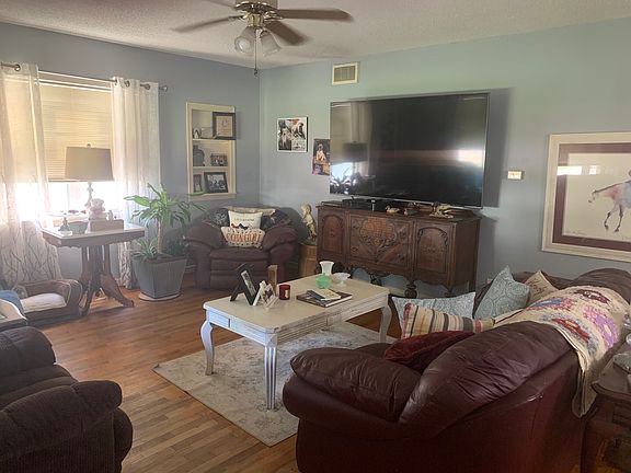 2nd image of 1404 Red Bud Ln