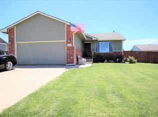 831 E Winding Lane St, Derby, KS 67037