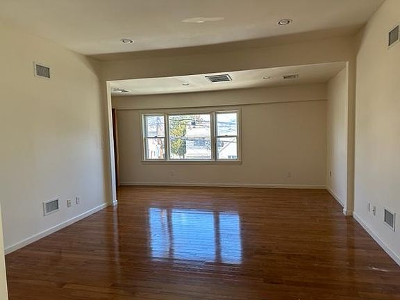 4th image of 23 Cedar St Floor 2