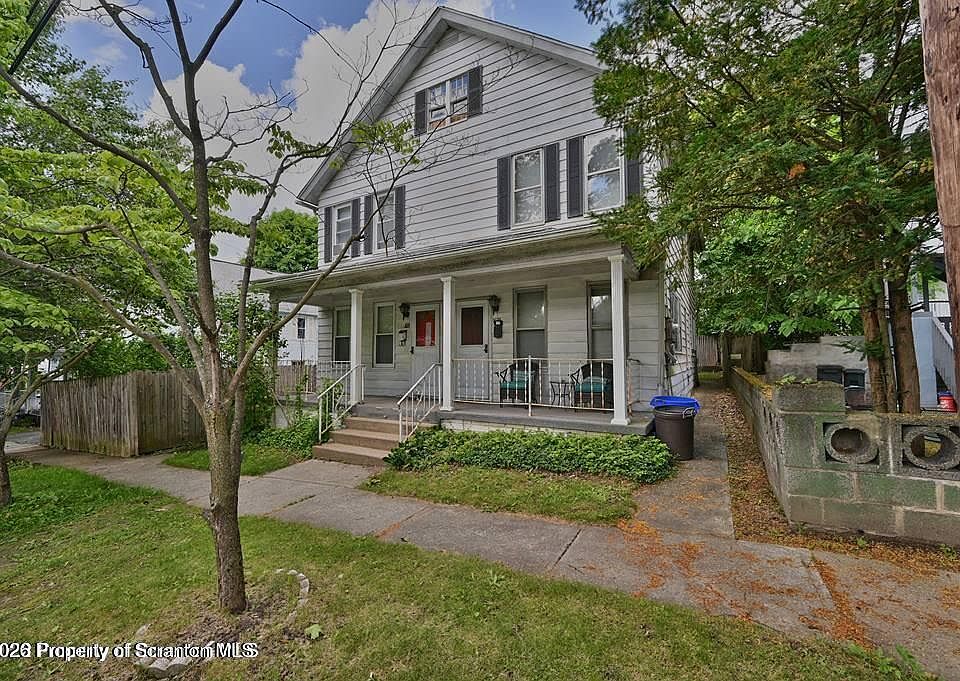 1st image of 819 Delaware St