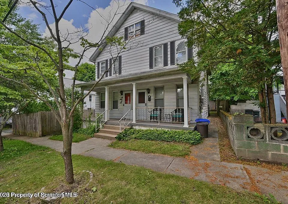 819 Delaware St