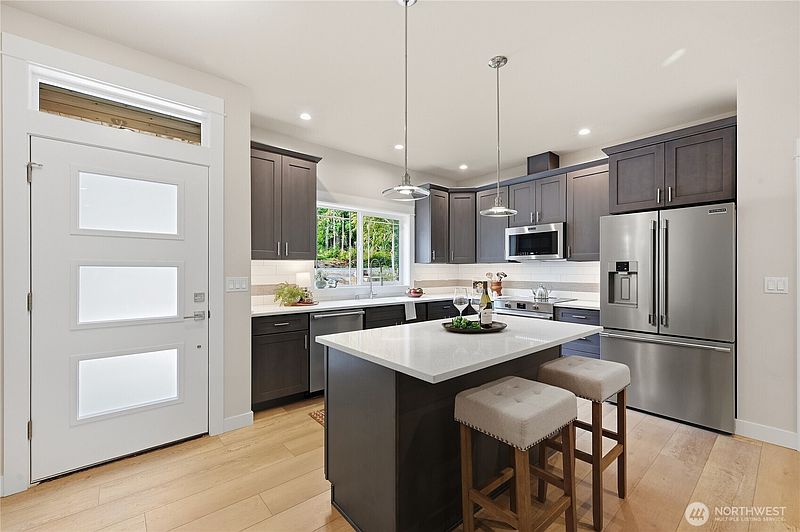 3rd image of 371 Rainier Lane