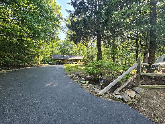 4th image of 18355 Sharon Rd