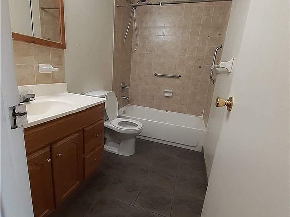 5th image of 21723 Hempstead Ave