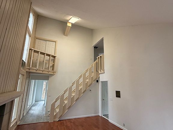2nd image of 6062 Lakeshore Dr SE
