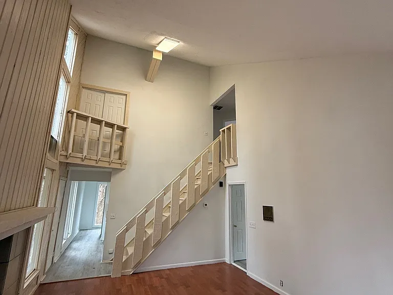 6062 Lakeshore Dr SE — Photo 2
