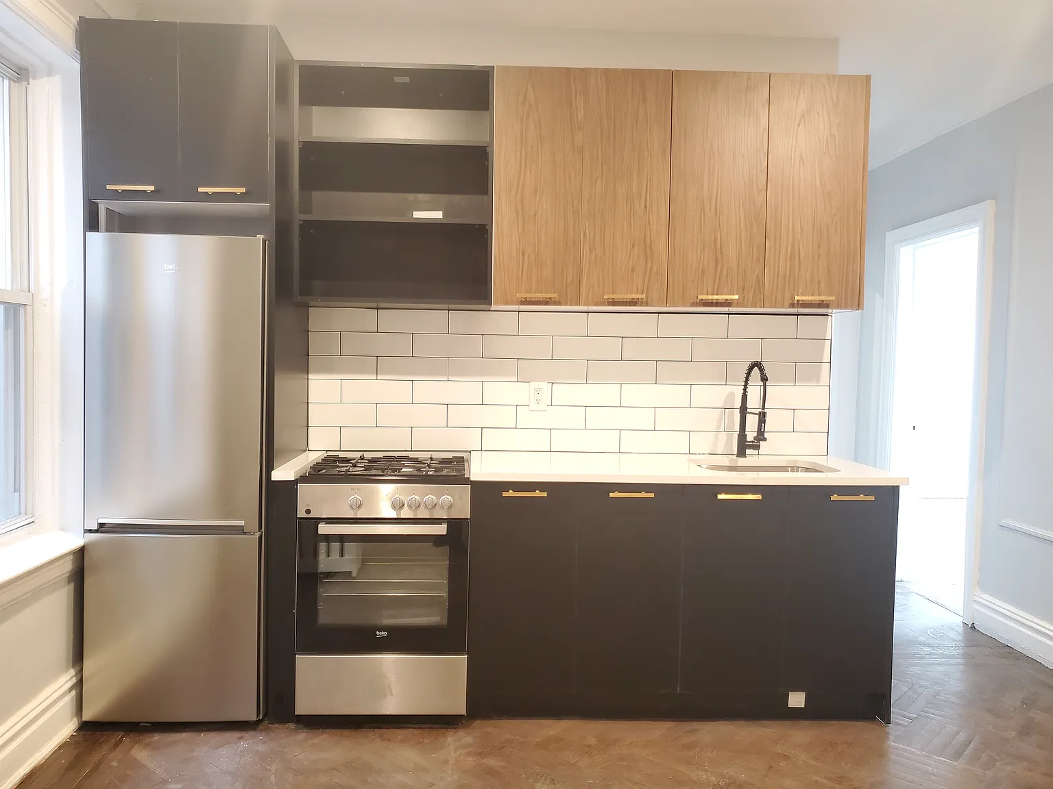 2 bed, 800 sqft, $2,400 — Photo 1