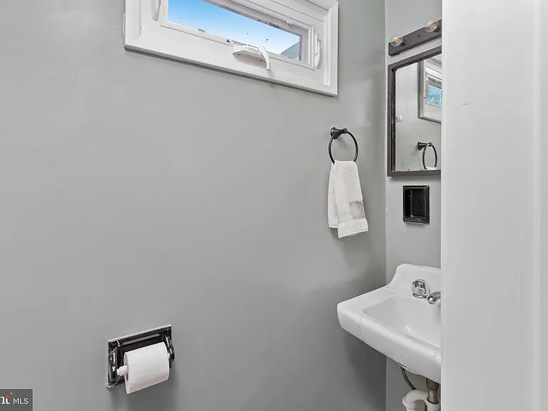 15 Crosswicks St #REAR — Photo 11