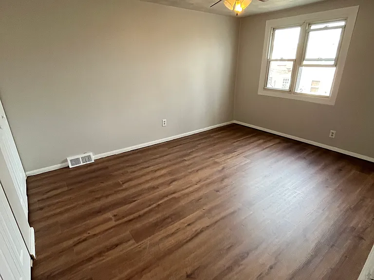 140 Ervin Ave — Photo 6