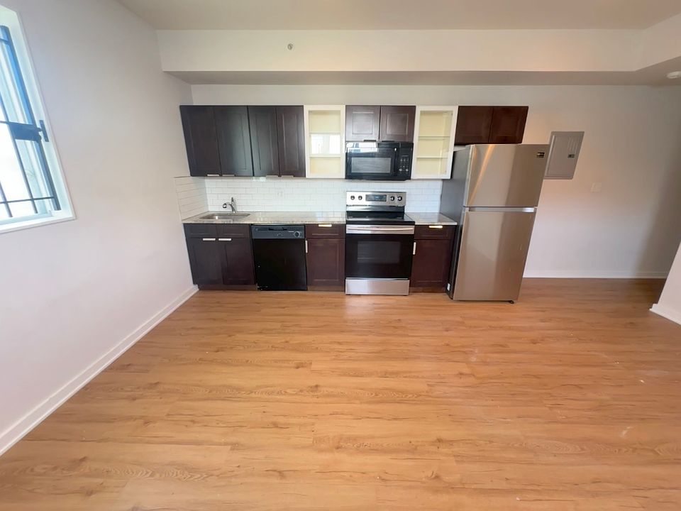 1st image of 1324 N 17th St #3