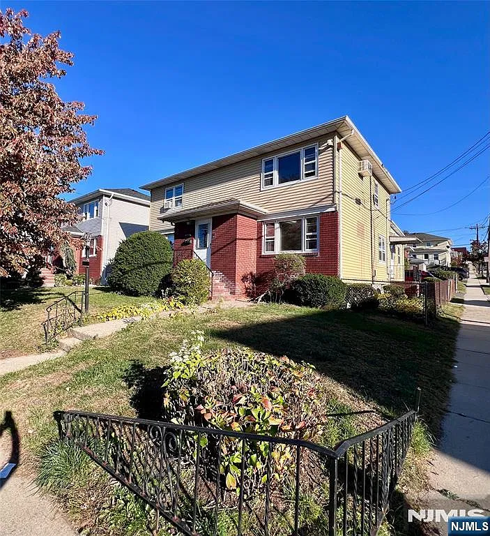 2 bed, 1.0 bath, $2,450 — Photo 1