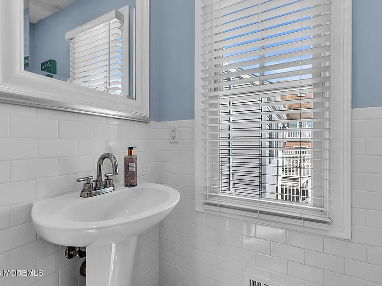 550 Whiting Ave — Photo 32