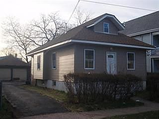 1st image of 305 E 18th St